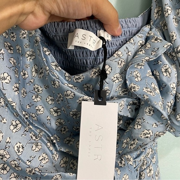 ASTR Emma Ruched Puff Sleeve Midi Dress Blue Floral Short Sleeve XS ACDR100930 - Picture 3 of 5